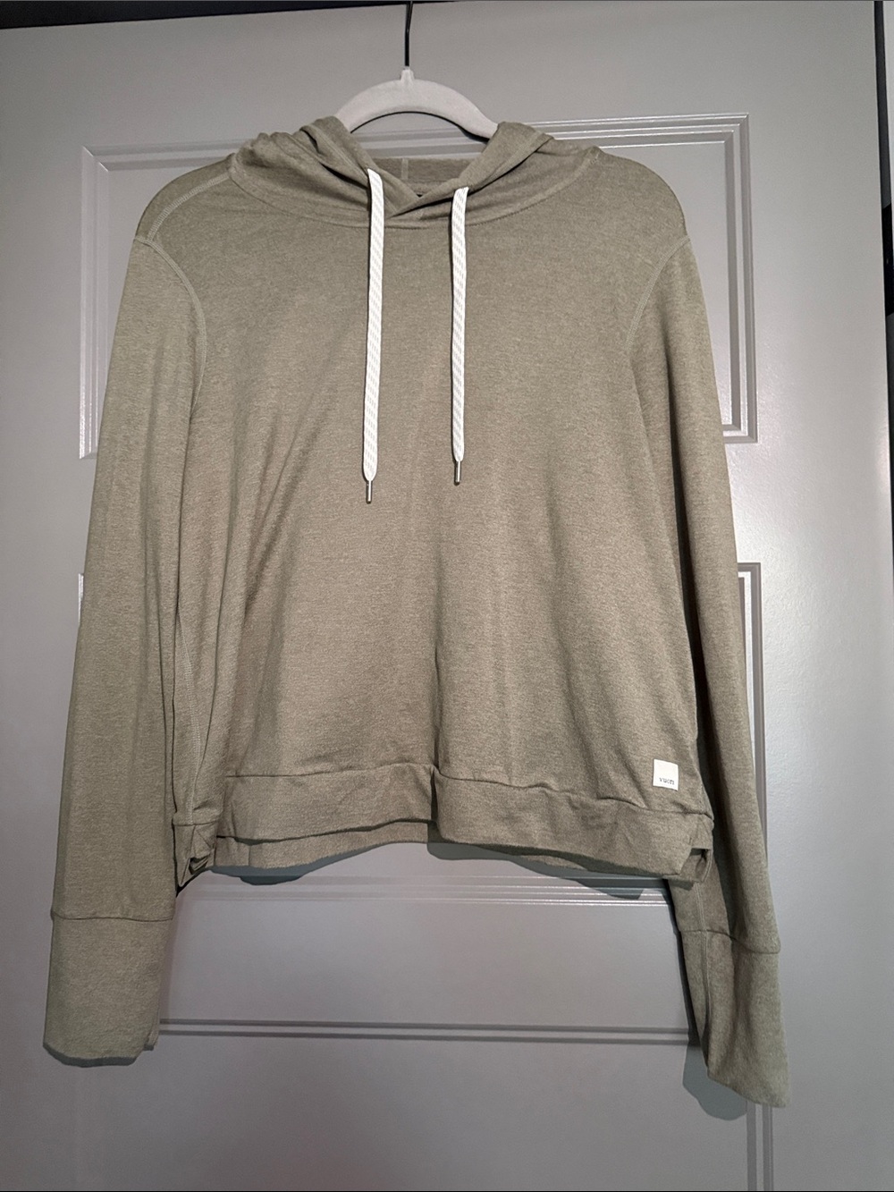 Vuori Essential Hoody in Oregano